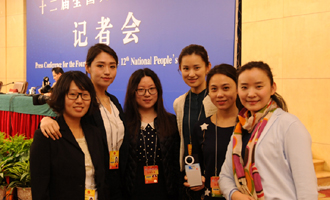 新華網(wǎng)女記者團(tuán)隊