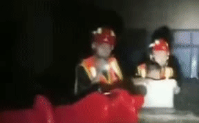 整理箱變小船 小朋友，消防員叔叔來了！