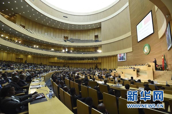  5月5日，中國國務(wù)院總理李克強(qiáng)在位于亞的斯亞貝巴的非洲聯(lián)盟總部發(fā)表題為《開創(chuàng)中非合作更加美好的未來》的演講。 新華社記者 李學(xué)仁 攝 