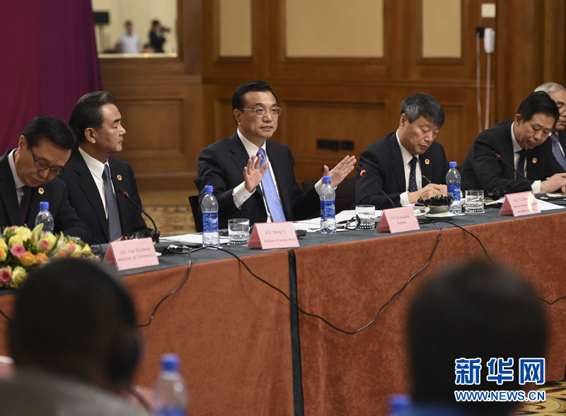  5月6日，中國國務(wù)院總理李克強(qiáng)在埃塞俄比亞首都亞的斯亞貝巴出席中非經(jīng)貿(mào)人文座談會。 新華社記者 李學(xué)仁 攝 