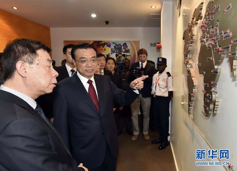 5月11日，中國國務院總理李克強在肯尼亞首都內羅畢看望并慰問中央電視臺非洲分臺員工。 新華社記者 李濤 攝 