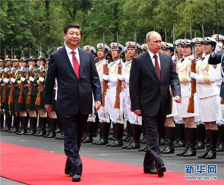 這是會談前，習(xí)近平在上海西郊會議中心廣場為普京舉行歡迎儀式。 新華社記者 龐興雷 攝 