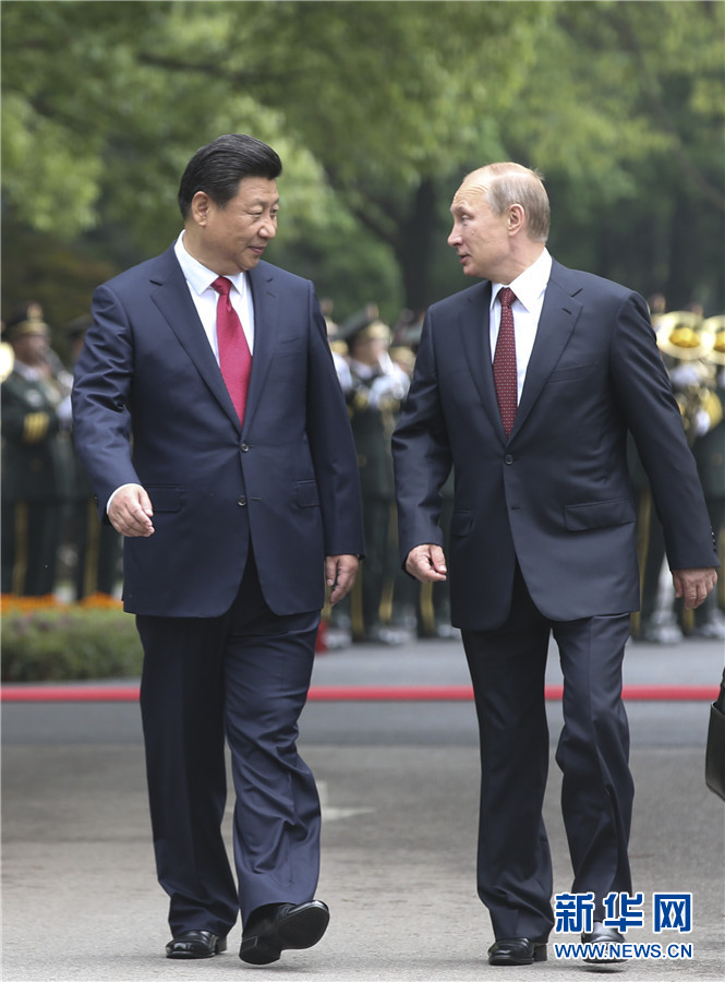 這是會談前，習(xí)近平在上海西郊會議中心廣場為普京舉行歡迎儀式。 新華社記者 蘭紅光 攝