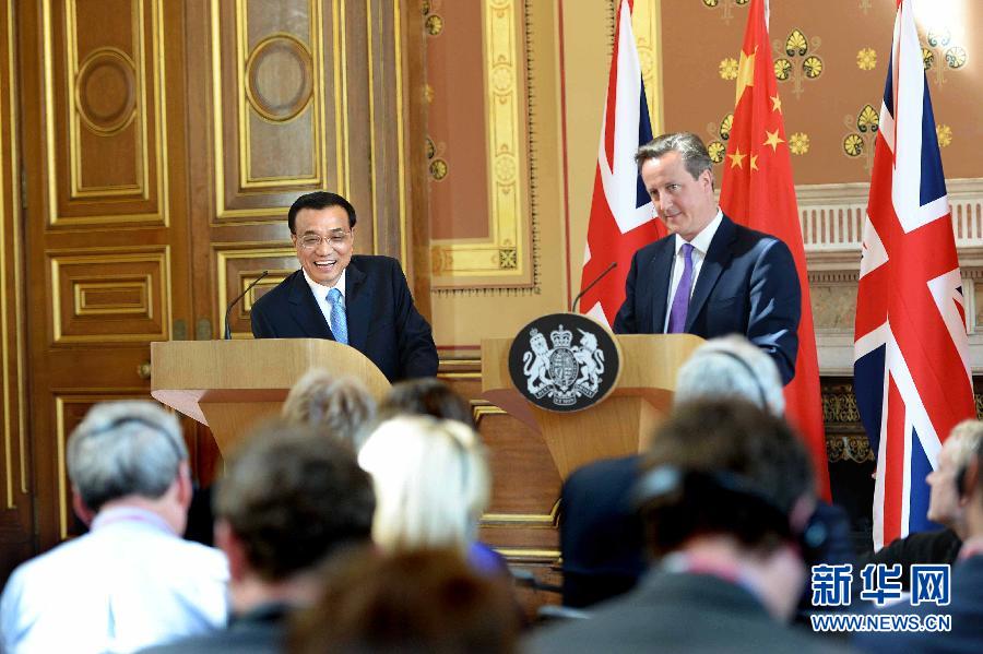 6月17日，中國國務(wù)院總理李克強同英國首相卡梅倫在倫敦舉行中英總理年度會晤后共同會見記者。新華社記者 李濤 攝