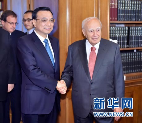 6月20日，國(guó)務(wù)院總理李克強(qiáng)在雅典總統(tǒng)府會(huì)見(jiàn)希臘總統(tǒng)帕普利亞斯。 新華社記者 李濤 攝