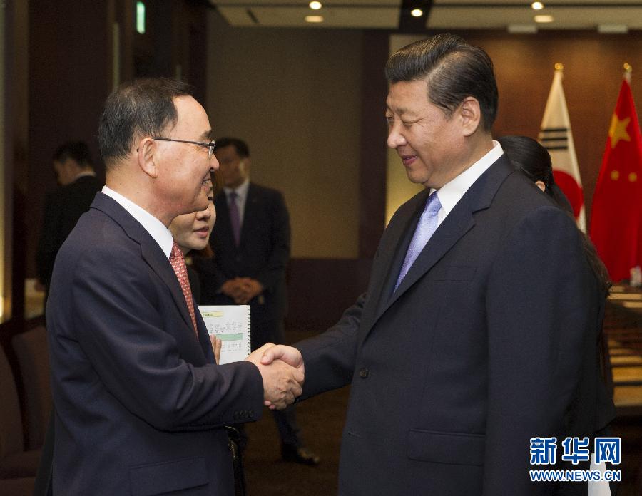 7月4日，國家主席習(xí)近平在首爾會(huì)見韓國總理鄭烘原。 新華社記者謝環(huán)馳攝  