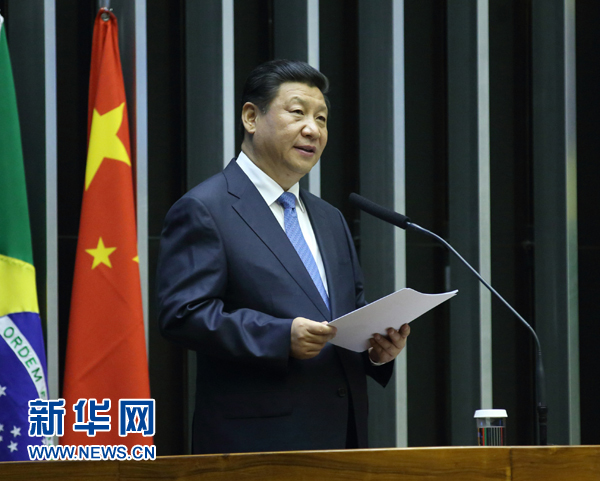7月16日，國家主席習近平在巴西國會發(fā)表《弘揚傳統(tǒng)友好共譜合作新篇》的演講。 新華社記者 蘭紅光 攝 