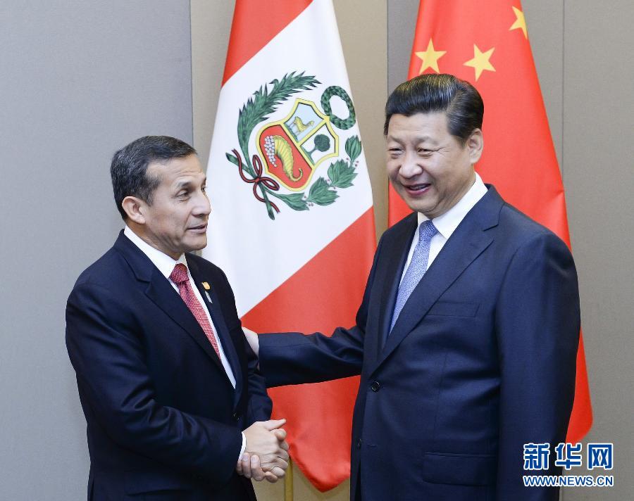 7月16日，國家主席習近平在巴西首都巴西利亞會見秘魯總統(tǒng)烏馬拉。新華社記者 劉建生 攝 