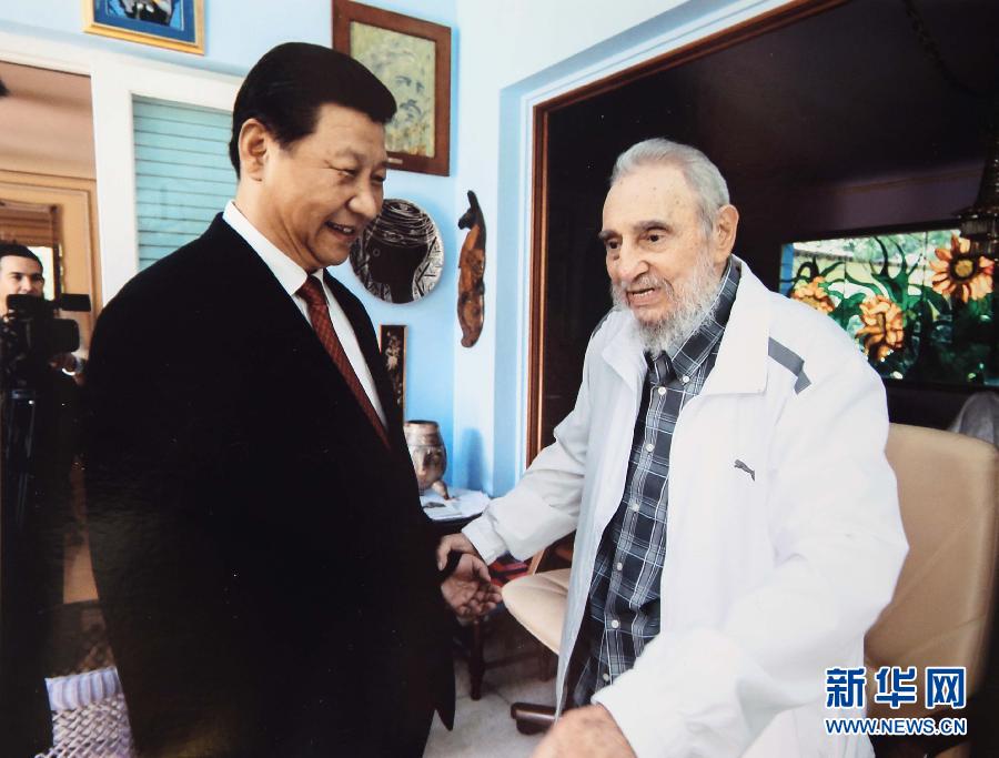 當(dāng)?shù)貢r間7月22日，國家主席習(xí)近平在哈瓦那親切探望古巴革命領(lǐng)袖菲德爾·卡斯特羅。 新華社發(fā)