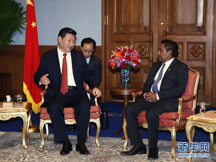 9月15日，國家主席習近平同馬爾代夫總統(tǒng)亞明在馬累舉行會談。新華社記者 鞠鵬 攝