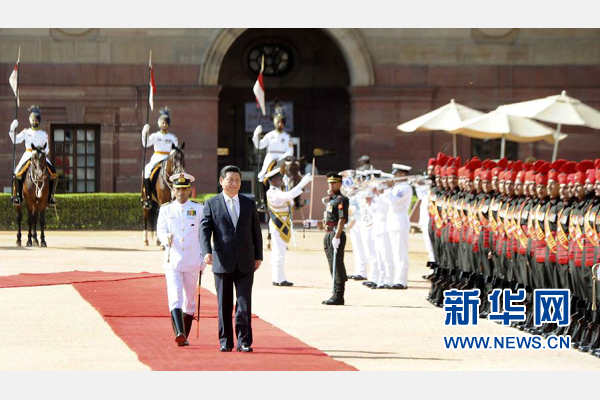 9月18日，國家主席習(xí)近平出席印度總統(tǒng)慕克吉在總統(tǒng)府舉行的隆重歡迎儀式。 新華社記者 張鐸 攝