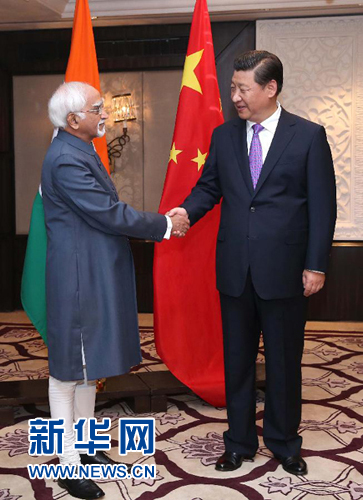 9月18日，國(guó)家主席習(xí)近平在新德里會(huì)見印度副總統(tǒng)兼聯(lián)邦院議長(zhǎng)安薩里。 新華社記者 龐興雷 攝