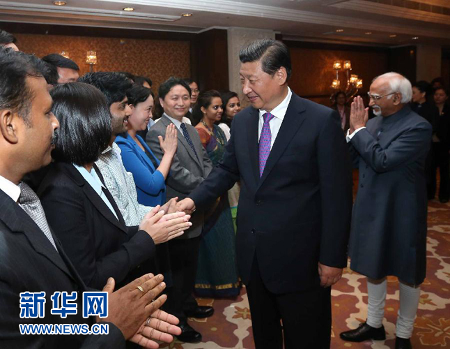 9月18日，國家主席習(xí)近平在印度世界事務(wù)委員會(huì)發(fā)表題為《攜手追尋民族復(fù)興之夢》的重要演講。演講結(jié)束后，習(xí)近平接見中印兩國青年代表。新華社記者 龐興雷 攝