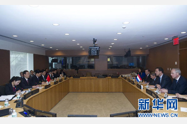 9月23日，出席聯(lián)合國氣候峰會的國家主席習(xí)近平特使、國務(wù)院副總理張高麗在紐約聯(lián)合國總部會見荷蘭首相呂特。 新華社記者 王曄 攝 