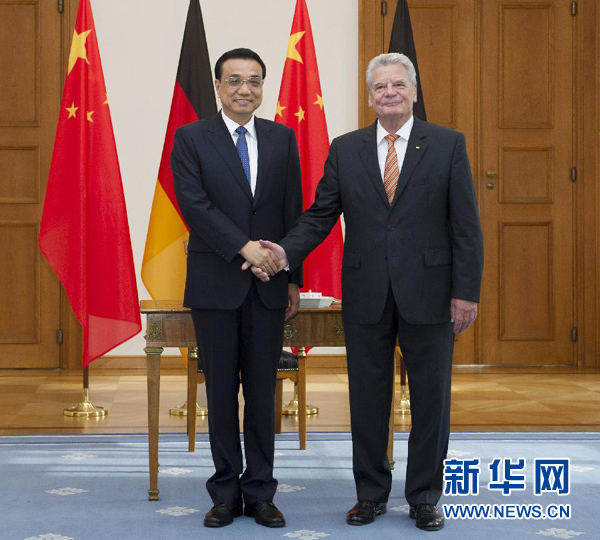 10月10日，國務(wù)院總理李克強在柏林會見德國總統(tǒng)高克。 新華社記者 王曄 攝 