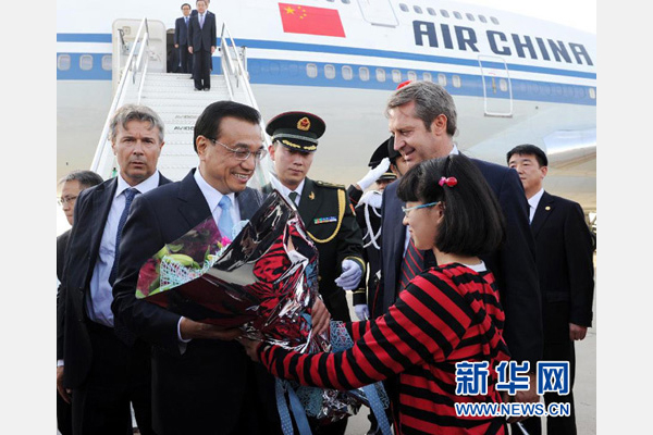 10月14日，國(guó)務(wù)院總理李克強(qiáng)乘專機(jī)抵達(dá)羅馬，開始對(duì)意大利進(jìn)行正式訪問。新華社記者 饒愛民 攝