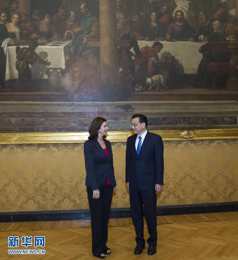 10月15日，中國國務(wù)院總理李克強(qiáng)在羅馬會見意大利眾議長博爾德里尼。 新華社記者王曄攝 