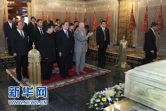 11月4日，中國全國政協(xié)主席俞正聲在拉巴特拜謁穆罕默德五世墓。新華社記者 張鐸 攝