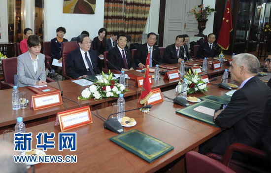 11月3日，中國全國政協(xié)主席俞正聲在拉巴特會見摩洛哥眾議長阿拉米。 新華社記者 張鐸 攝