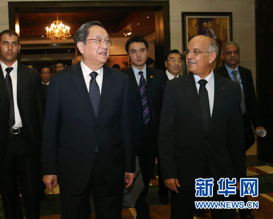 11月3日，全國政協(xié)主席俞正聲在拉巴特與摩洛哥參議長比亞迪拉進行會談。 新華社記者 劉衛(wèi)兵 攝