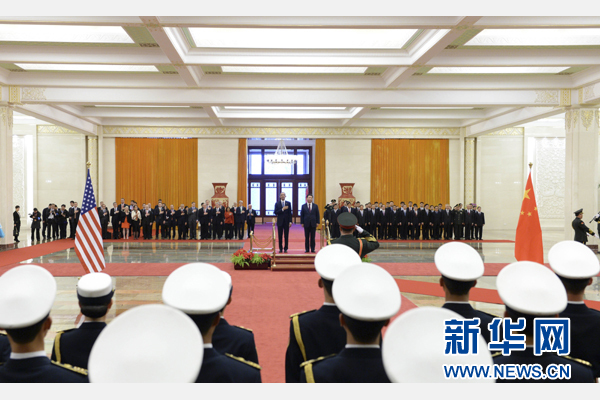 11月12日，國家主席習近平在北京人民大會堂舉行歡迎儀式，歡迎美國總統(tǒng)奧巴馬對中國進行國事訪問。 新華社記者 馬占成 攝