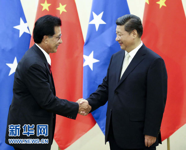 11月22日，中國國家主席習(xí)近平在斐濟(jì)楠迪會見密克羅尼西亞聯(lián)邦總統(tǒng)莫里。 新華社記者姚大偉攝 