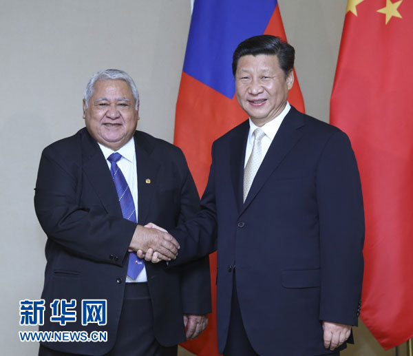 11月22日，中國國家主席習(xí)近平在斐濟(jì)楠迪會見薩摩亞總理圖伊拉埃帕。 新華社記者姚大偉攝