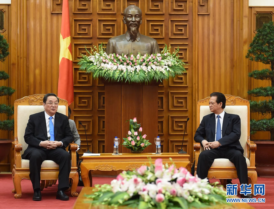 12月25日至27日，中共中央政治局常委、全國政協(xié)主席俞正聲對越南進行正式訪問。這是12月26日，俞正聲在河內(nèi)會見越南政府總理阮晉勇。 新華社記者劉建生攝