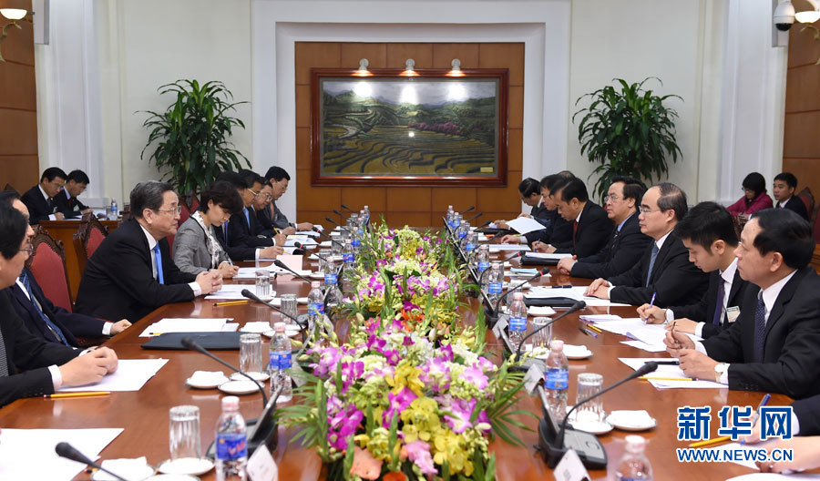 12月25日至27日，中共中央政治局常委、全國政協(xié)主席俞正聲對越南進行正式訪問。這是12月26日，俞正聲在河內(nèi)與越南祖國陣線主席阮善仁舉行會談。 新華社記者馬占成攝