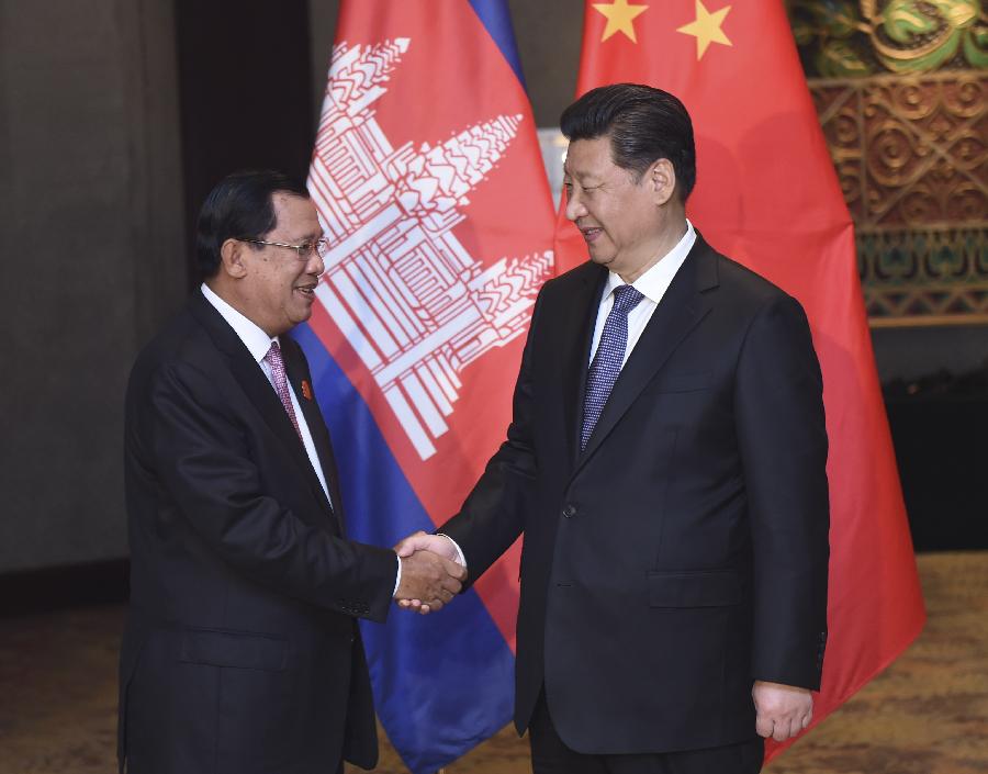 4月23日，國家主席習(xí)近平在雅加達(dá)會見柬埔寨首相洪森。新華社記者張鐸攝 