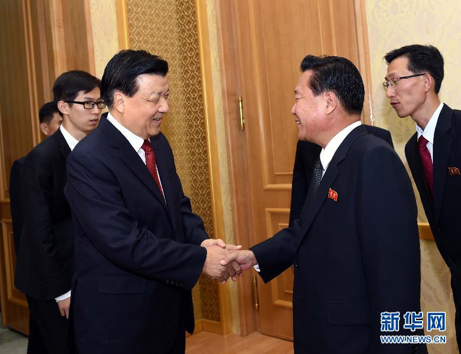 10月9日，在朝鮮進行正式友好訪問的中共中央政治局常委、中央書記處書記劉云山與朝鮮勞動黨中央政治局委員、中央書記崔龍海舉行會談。新華社記者 饒愛民 攝