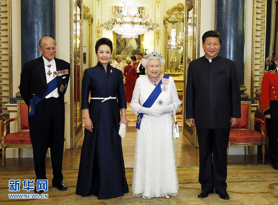 10月20日，國家主席習(xí)近平在倫敦白金漢宮出席英國女王伊麗莎白二世舉行的歡迎晚宴。 新華社記者 鞠鵬 攝