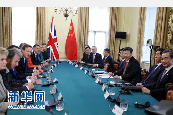 10月21日，國(guó)家主席習(xí)近平在倫敦唐寧街首相府同英國(guó)首相卡梅倫舉行會(huì)談。 新華社記者 鞠鵬 攝 
