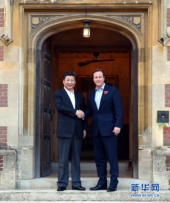 10月22日，國家主席習(xí)近平在契克斯首相鄉(xiāng)間別墅同英國首相卡梅倫再次會晤。 新華社記者 饒愛民 攝