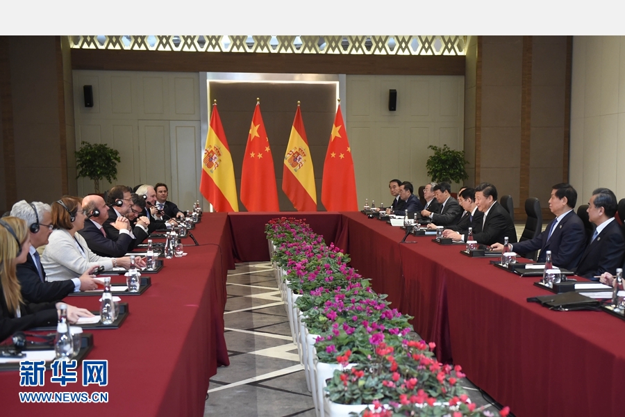 11月16日，國家主席習近平在土耳其安塔利亞會見西班牙首相拉霍伊。 新華社記者 張鐸 攝