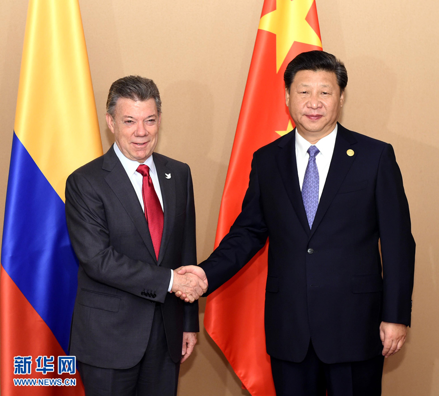 11月18日，國家主席習(xí)近平在菲律賓馬尼拉會(huì)見哥倫比亞總統(tǒng)桑托斯。 新華社記者 饒愛民 攝
