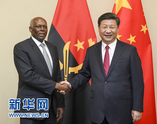 12月3日，國家主席習(xí)近平在約翰內(nèi)斯堡會見安哥拉總統(tǒng)多斯桑托斯。 新華社記者 謝環(huán)馳 攝