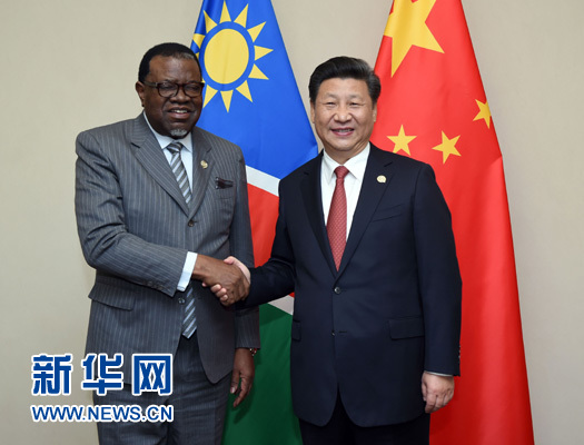 12月4日，國家主席習(xí)近平在約翰內(nèi)斯堡會(huì)見納米比亞總統(tǒng)根哥布。 新華社記者 張鐸 攝