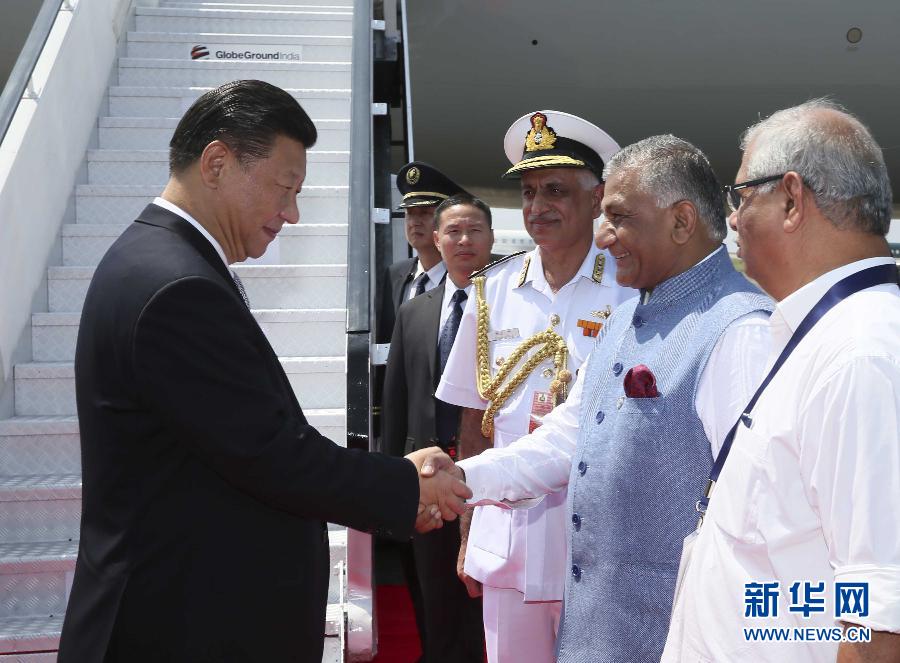 10月15日，國家主席習近平抵達印度果阿，應印度總理莫迪邀請，出席金磚國家領導人第八次會晤。 新華社記者蘭紅光攝 