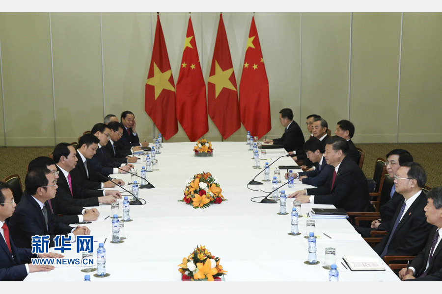 11月19日，國(guó)家主席習(xí)近平在利馬會(huì)見(jiàn)越南國(guó)家主席陳大光。新華社記者 龐興雷 攝 