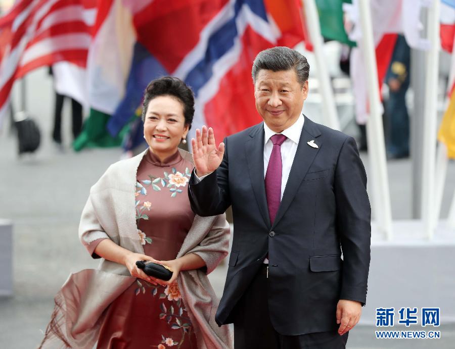 7月7日，二十國集團領導人第十二次峰會在德國漢堡舉行。國家主席習近平出席并發(fā)表題為《堅持開放包容　推動聯(lián)動增長》的重要講話。這是習近平和夫人彭麗媛出席漢堡峰會舉行的音樂會。新華社記者 劉衛(wèi)兵 攝 