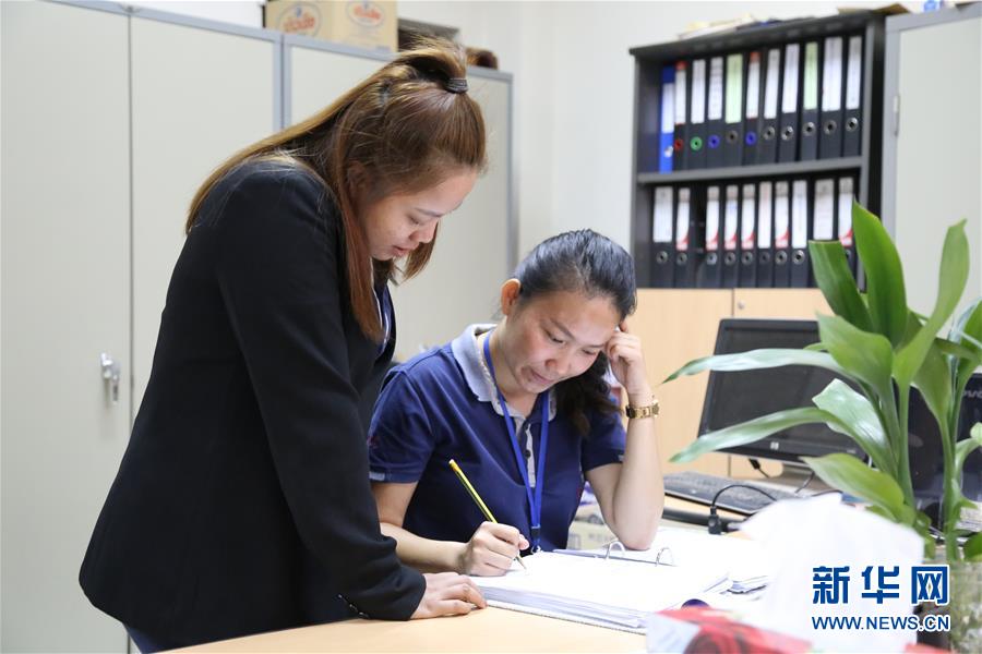 （國際·圖文互動）（1）通訊：“信守承諾，一諾千金”——一個老撾女孩在中國企業(yè)的十年成長史