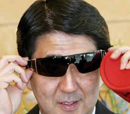 2015，安倍會繼續(xù)"暴走"嗎？
